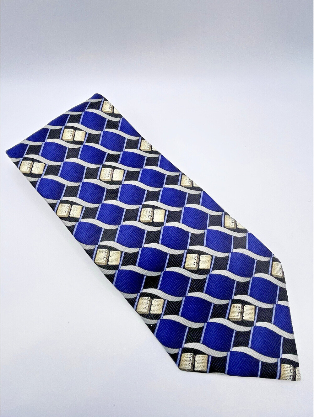 Johnson Brothers Tie Golden Plates Blue and Silver 4 X 58   T100
